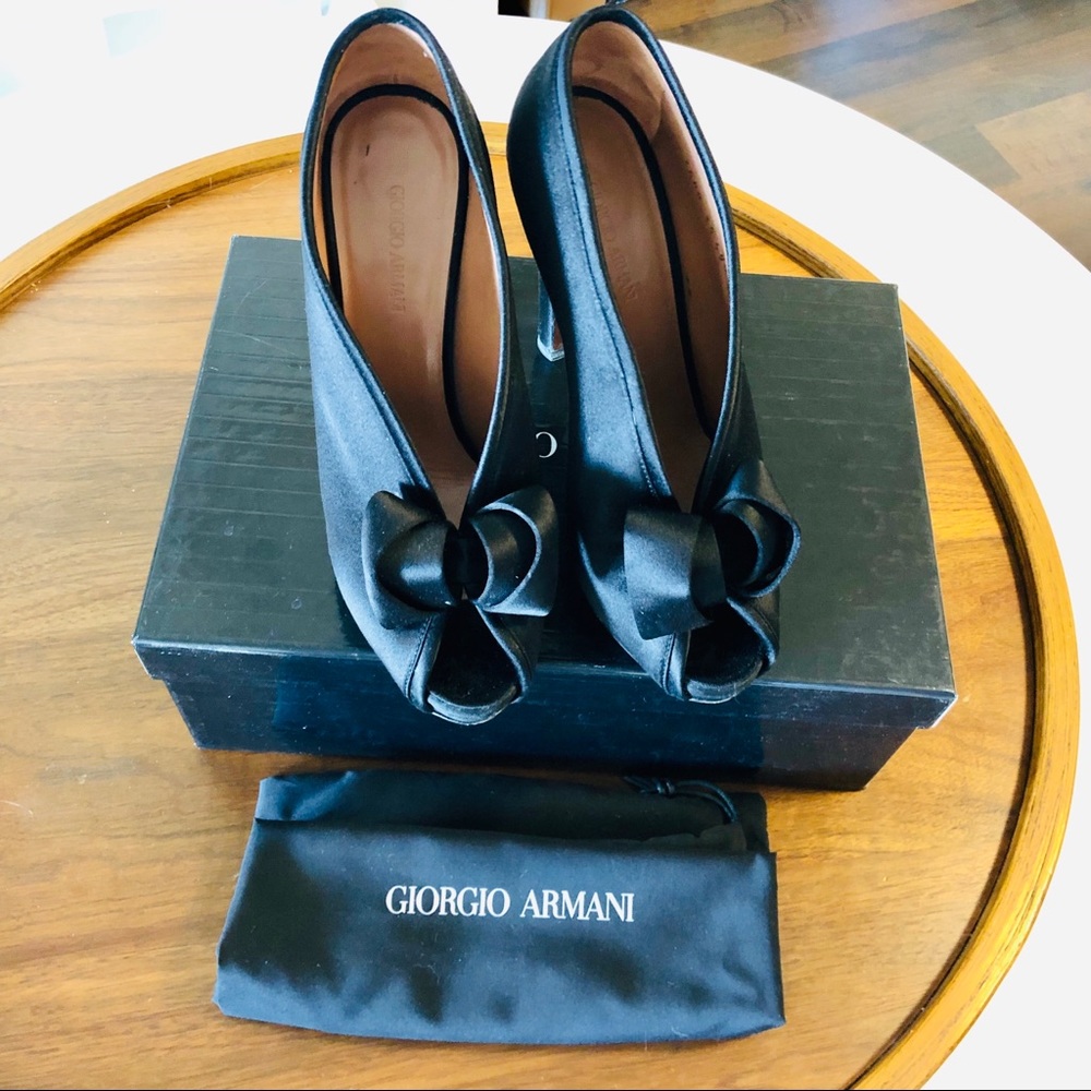 Giorgio Armani high heel, ori dusty bag, shoe box
